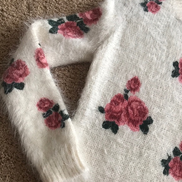Gorgeous soft rose sweater - Picture 2 of 2